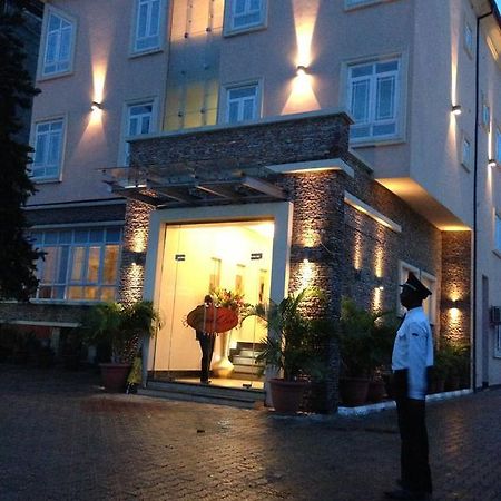 Grandbee Suites Икеджа Екстериор снимка