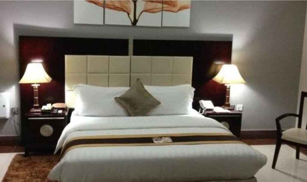 Grandbee Suites Икеджа Стая снимка