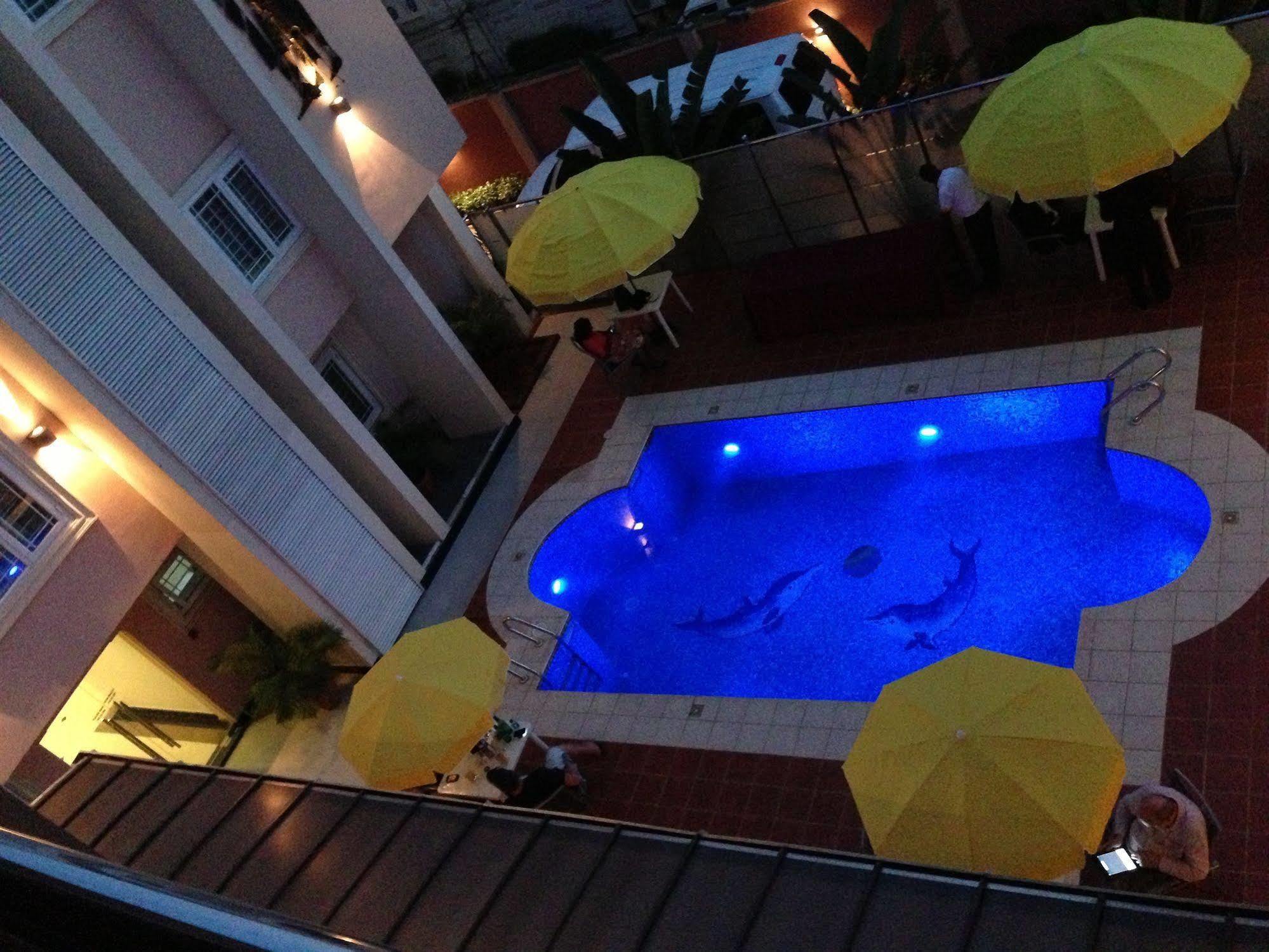 Grandbee Suites Икеджа Екстериор снимка